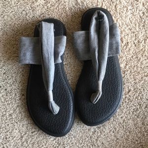 Sanuk yoga sandals size 8